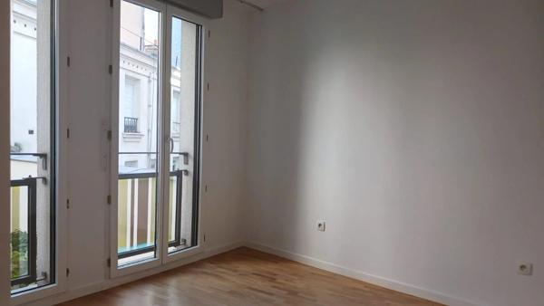 Vente                                                      Appartement
                        
                     2 pièces                      41 m2                     à Paris 18