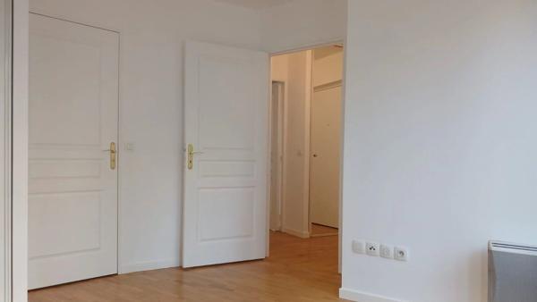 Vente                                                      Appartement
                        
                     2 pièces                      41 m2                     à Paris 18