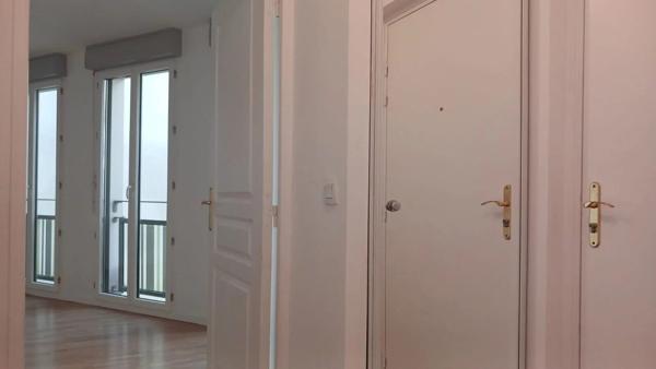 Vente                                                      Appartement
                        
                     2 pièces                      41 m2                     à Paris 18