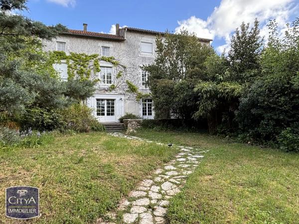 Maison à vendre 11 pièces 311m² Vouillé (86190)