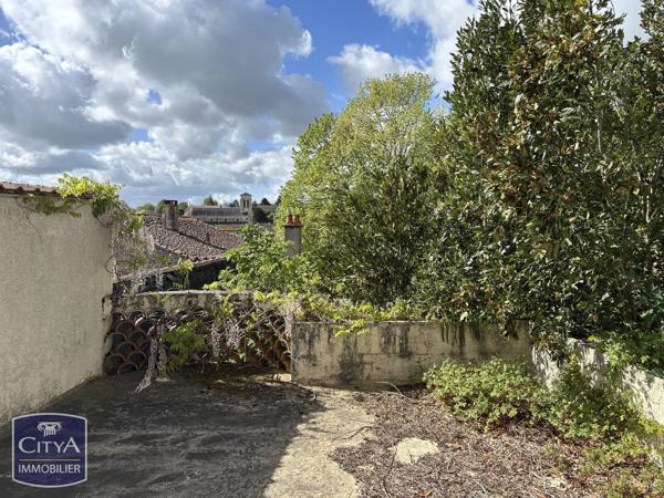 Maison à vendre 11 pièces 311m² Vouillé (86190)