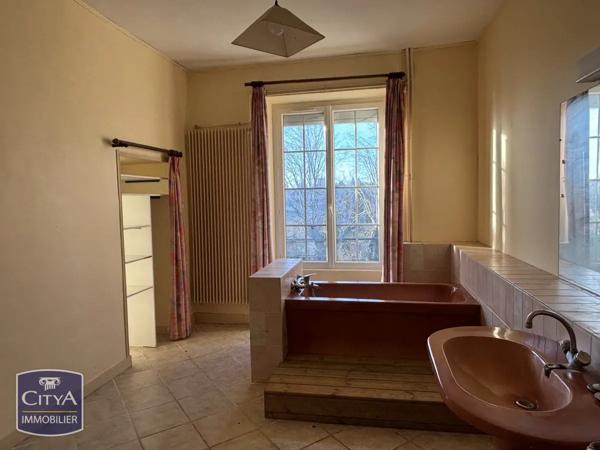 Maison à vendre 11 pièces 311m² Vouillé (86190)