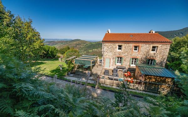 Maison à vendre    5 pièces •  La Valla-en-Gier