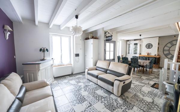 Maison à vendre    5 pièces •  La Valla-en-Gier