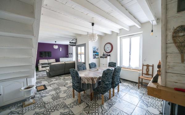 Maison à vendre    5 pièces •  La Valla-en-Gier