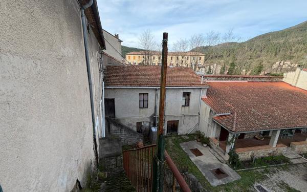 Immeuble à vendre    4 pièces •  Le Martinet