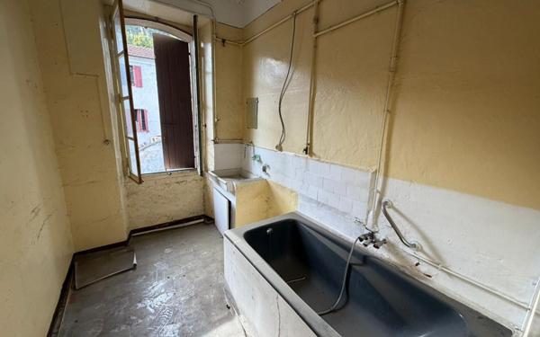 Immeuble à vendre    4 pièces •  Le Martinet