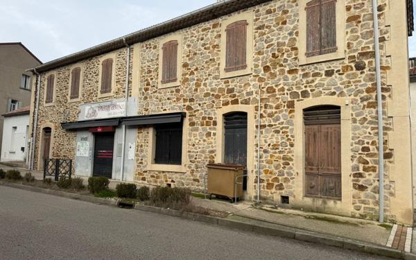 Immeuble à vendre    4 pièces •  Le Martinet