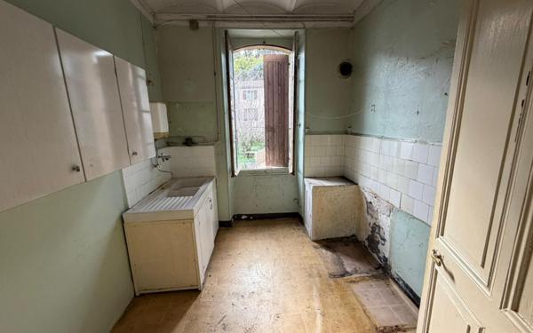 Immeuble à vendre    4 pièces •  Le Martinet