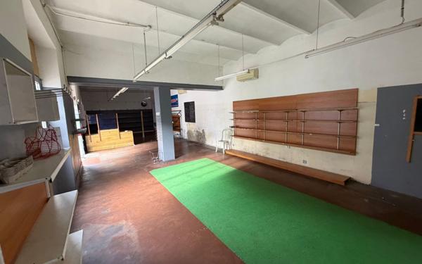 Immeuble à vendre    4 pièces •  Le Martinet