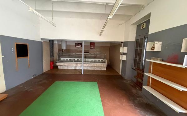 Immeuble à vendre    4 pièces •  Le Martinet