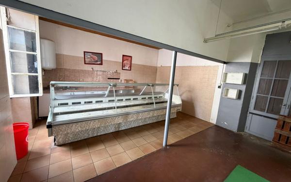 Immeuble à vendre    4 pièces •  Le Martinet