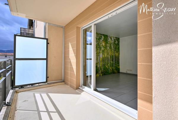 Craponne - Appartement T2 avec terrasse et place de stationnement extérieur