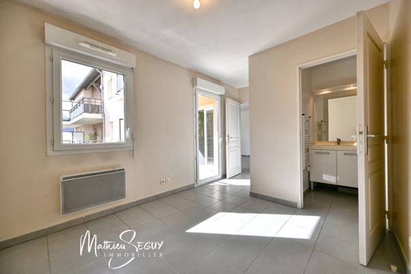 Craponne - Appartement T2 avec terrasse et place de stationnement extérieur