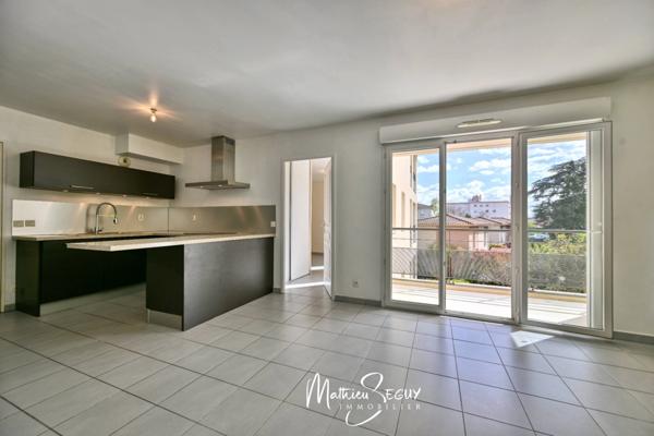 Craponne - Appartement T2 avec terrasse et place de stationnement extérieur