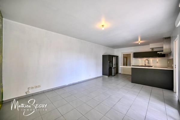 Craponne - Appartement T2 avec terrasse et place de stationnement extérieur