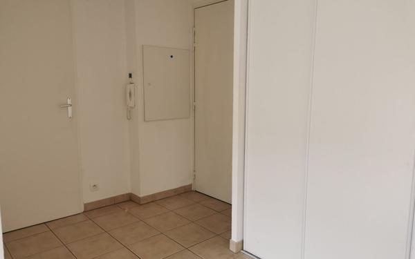 Appartement à louer    3 pièces •  La Rivière-Saint-Sauveur