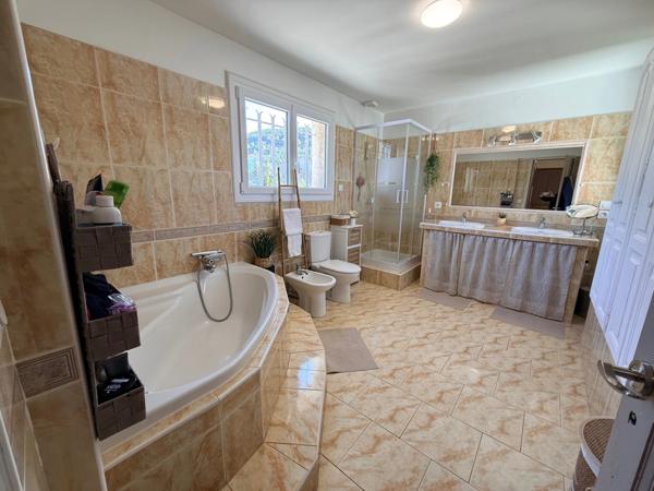 Maison à vendre 7 pièces VIDAUBAN (83)