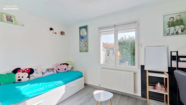 Grande maison avec piscine, cuisine d'été et espaces de vie exceptionnels.