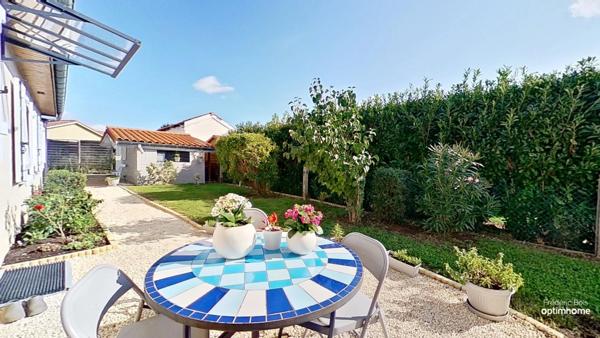 Grande maison avec piscine, cuisine d'été et espaces de vie exceptionnels.