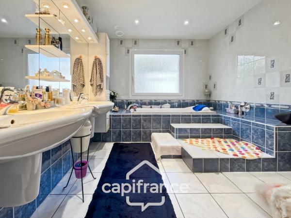 Secteur Golf d’Ormesson-sur-Marne, maison familiale 215 m², calme absolu, terrain 1 060 m²