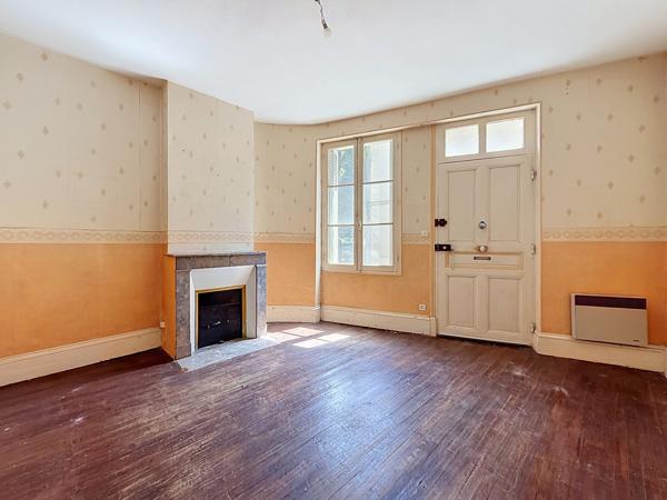Maison
         5 pièces
        - 121 m² Exclusivité 163 000 € *
