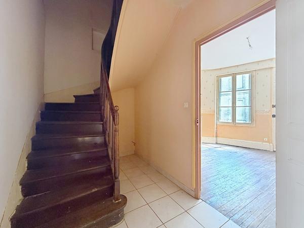 Maison
         5 pièces
        - 121 m² Exclusivité 163 000 € *