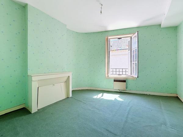 Maison
         5 pièces
        - 121 m² Exclusivité 163 000 € *