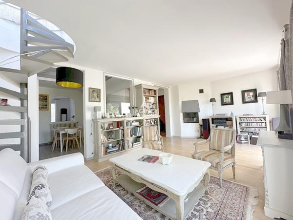 CHAVILLE Rive Droite- Foret des fausses reposes - Maison de 7 pièces au calme d'une impasse . €1 076 000 ** - Référence 694-C