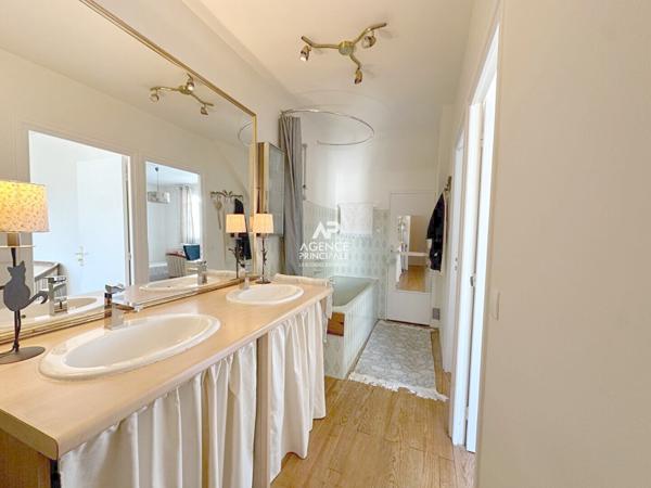 CHAVILLE Rive Droite- Foret des fausses reposes - Maison de 7 pièces au calme d'une impasse . €1 076 000 ** - Référence 694-C