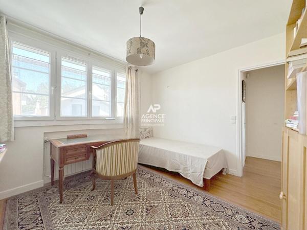 CHAVILLE Rive Droite- Foret des fausses reposes - Maison de 7 pièces au calme d'une impasse . €1 076 000 ** - Référence 694-C