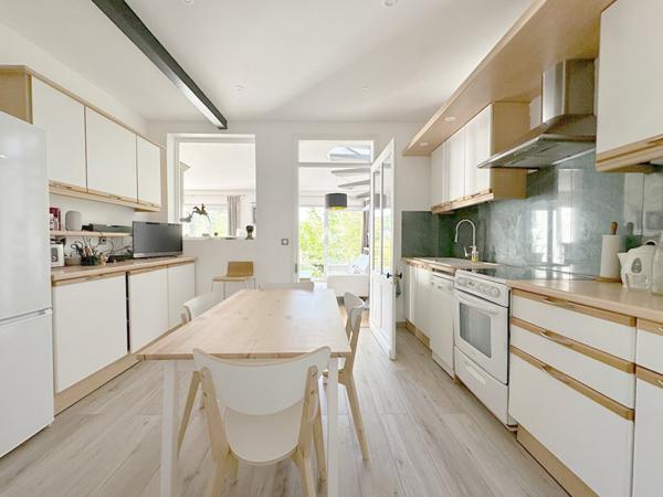 CHAVILLE Rive Droite- Foret des fausses reposes - Maison de 7 pièces au calme d'une impasse . €1 076 000 ** - Référence 694-C