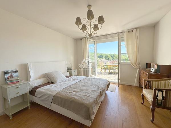 CHAVILLE Rive Droite- Foret des fausses reposes - Maison de 7 pièces au calme d'une impasse . €1 076 000 ** - Référence 694-C
