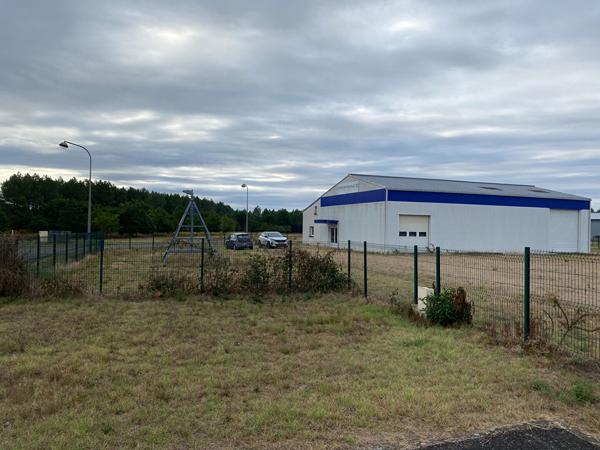 A LOUER LOCAL COMMERCIAL YGOS ST SATURNIN