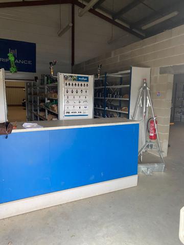 A LOUER LOCAL COMMERCIAL YGOS ST SATURNIN