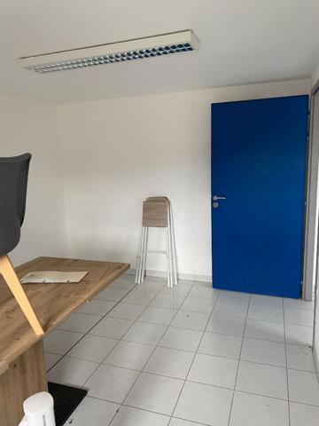 A LOUER LOCAL COMMERCIAL YGOS ST SATURNIN