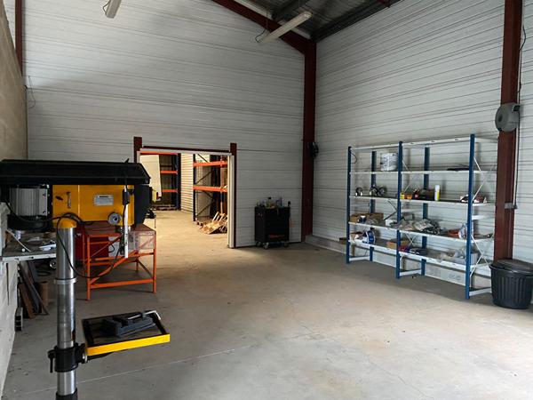 A LOUER LOCAL COMMERCIAL YGOS ST SATURNIN