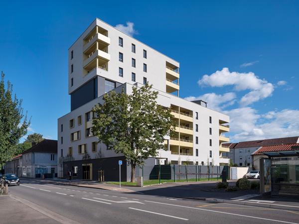 A VENDRE ! Appartement T5 avec terrasse en attique