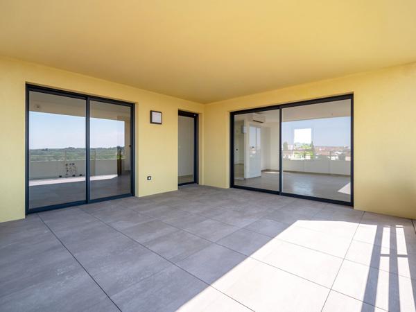 A VENDRE ! Appartement T5 avec terrasse en attique