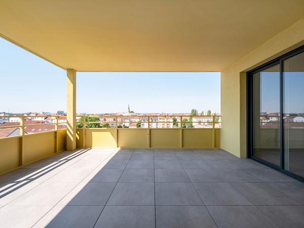 A VENDRE ! Appartement T5 avec terrasse en attique