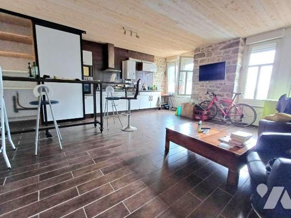 Appartement, au CENTRE DE GUIDEL d'une superficie de 59 m², comprenant:  entrée avec placard, s...