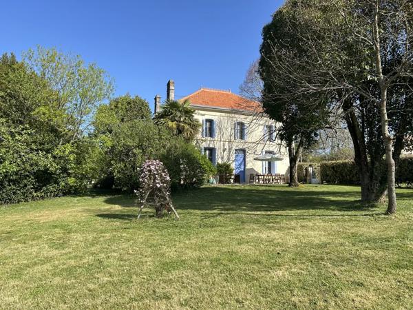 Maison familiale avec piscine et grange indépendante