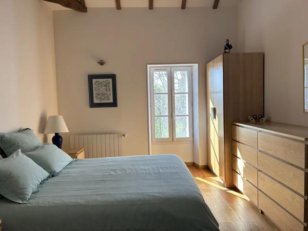 Maison familiale avec piscine et grange indépendante