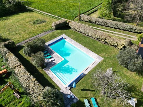 Maison familiale avec piscine et grange indépendante