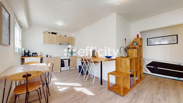 Appartement
         2 pièces
        - 50 m² 225 000 € *