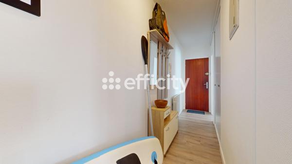 Appartement
         2 pièces
        - 50 m² 225 000 € *