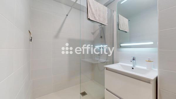 Appartement
         2 pièces
        - 50 m² 225 000 € *