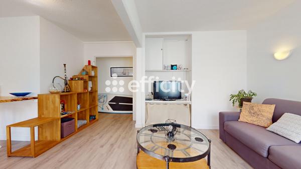 Appartement
         2 pièces
        - 50 m² 225 000 € *