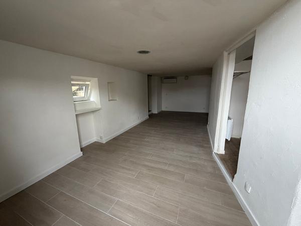 APPARTEMENT T1 - REZ-DE-CHAUSSEE - PARKING GRATUIT JUSTE A COTE