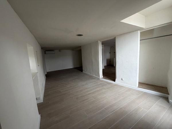 APPARTEMENT T1 - REZ-DE-CHAUSSEE - PARKING GRATUIT JUSTE A COTE